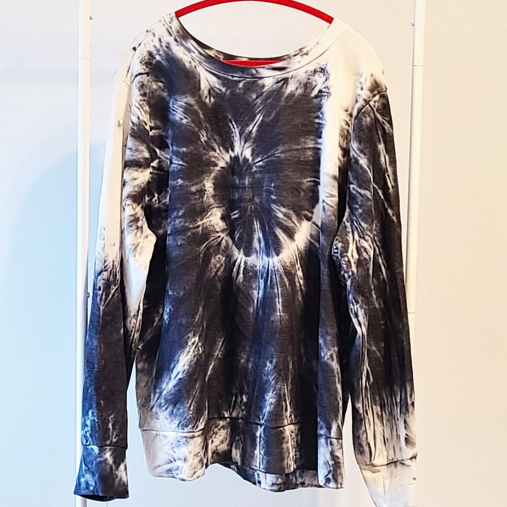 Torrid Active Tie Dye Moisture Wicking Long Sleeve Top with Thumb Holes